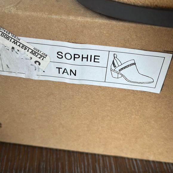 Women shoes size 9. New in box - Picture 4 of 4